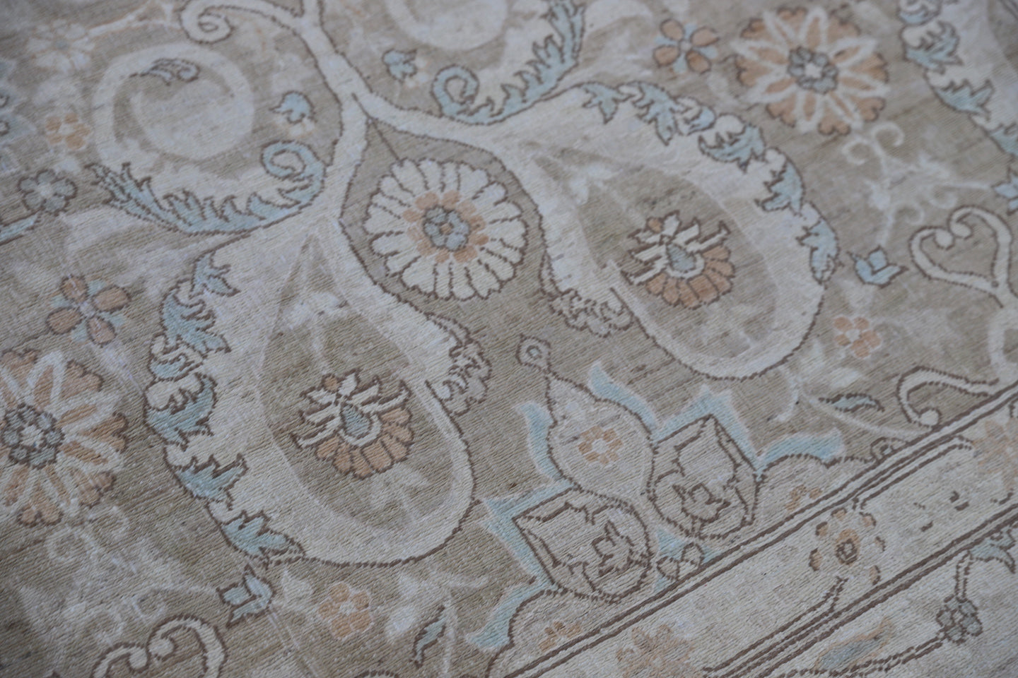 11x15 Fine Wool and Silk Ariana Luxury Rug