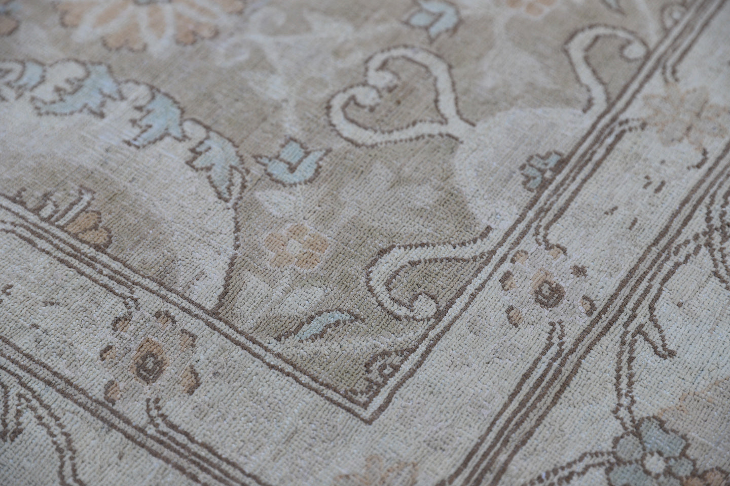11x15 Fine Wool and Silk Ariana Luxury Rug