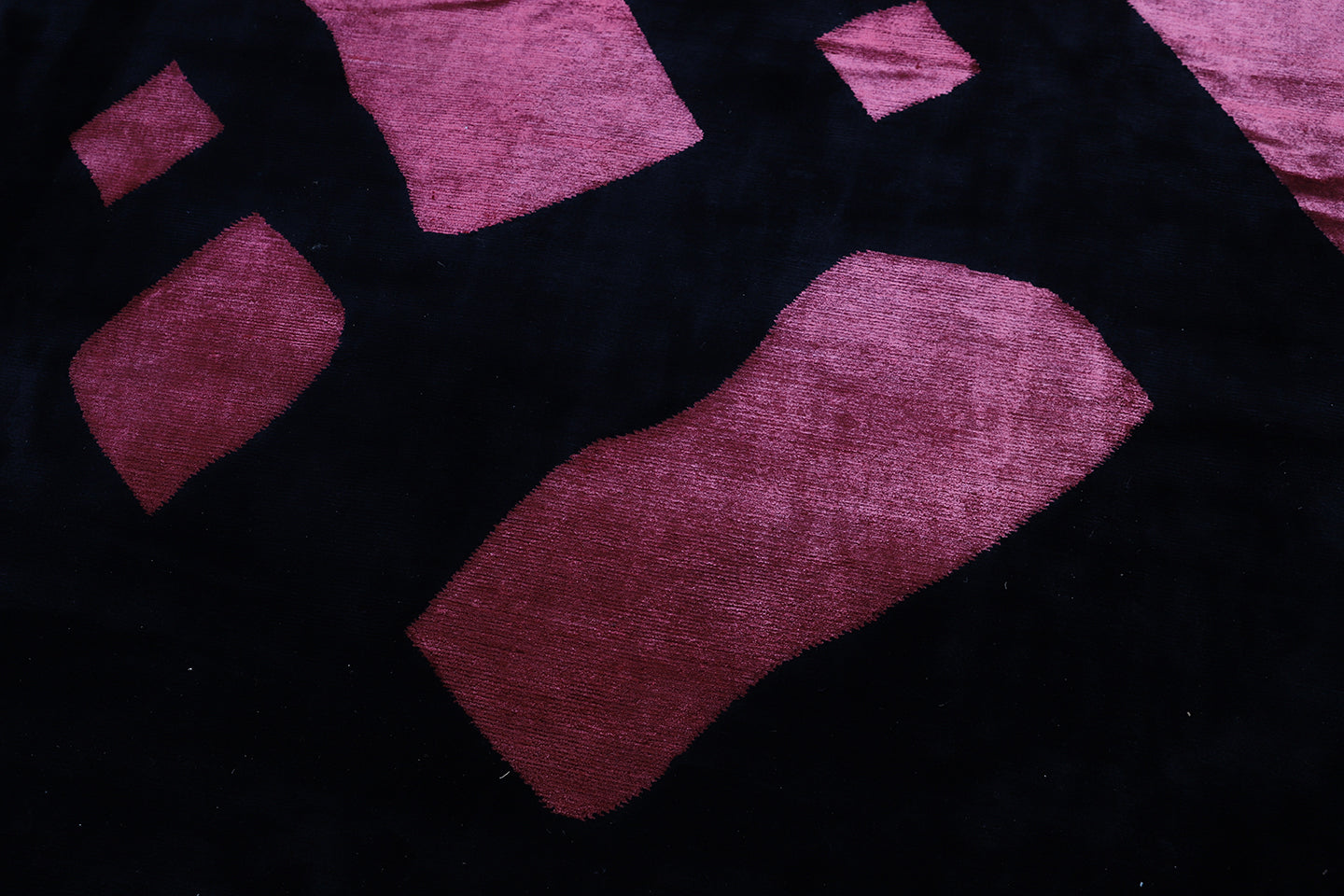 8'x10' Black Ariana Modern Rug