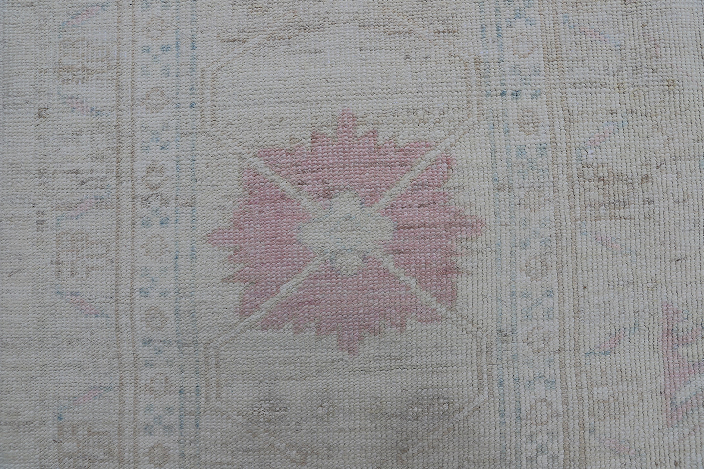 8'x10' Ariana Traditional Earth Tone Ivory Pink Rug