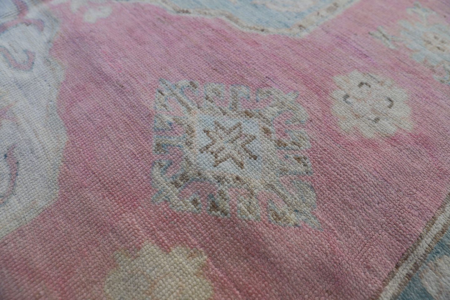 5' x 7' Ariana Caucasian Design Pink Ivory Hazara Rug