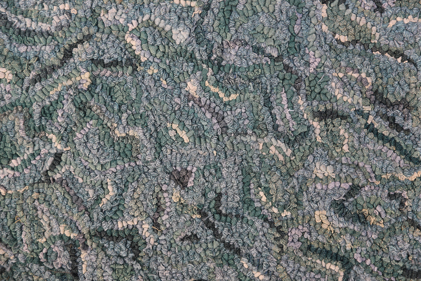 8'x10' Red and Green Fish Scale Pattern Antique American Art Deco Hooked Rug
