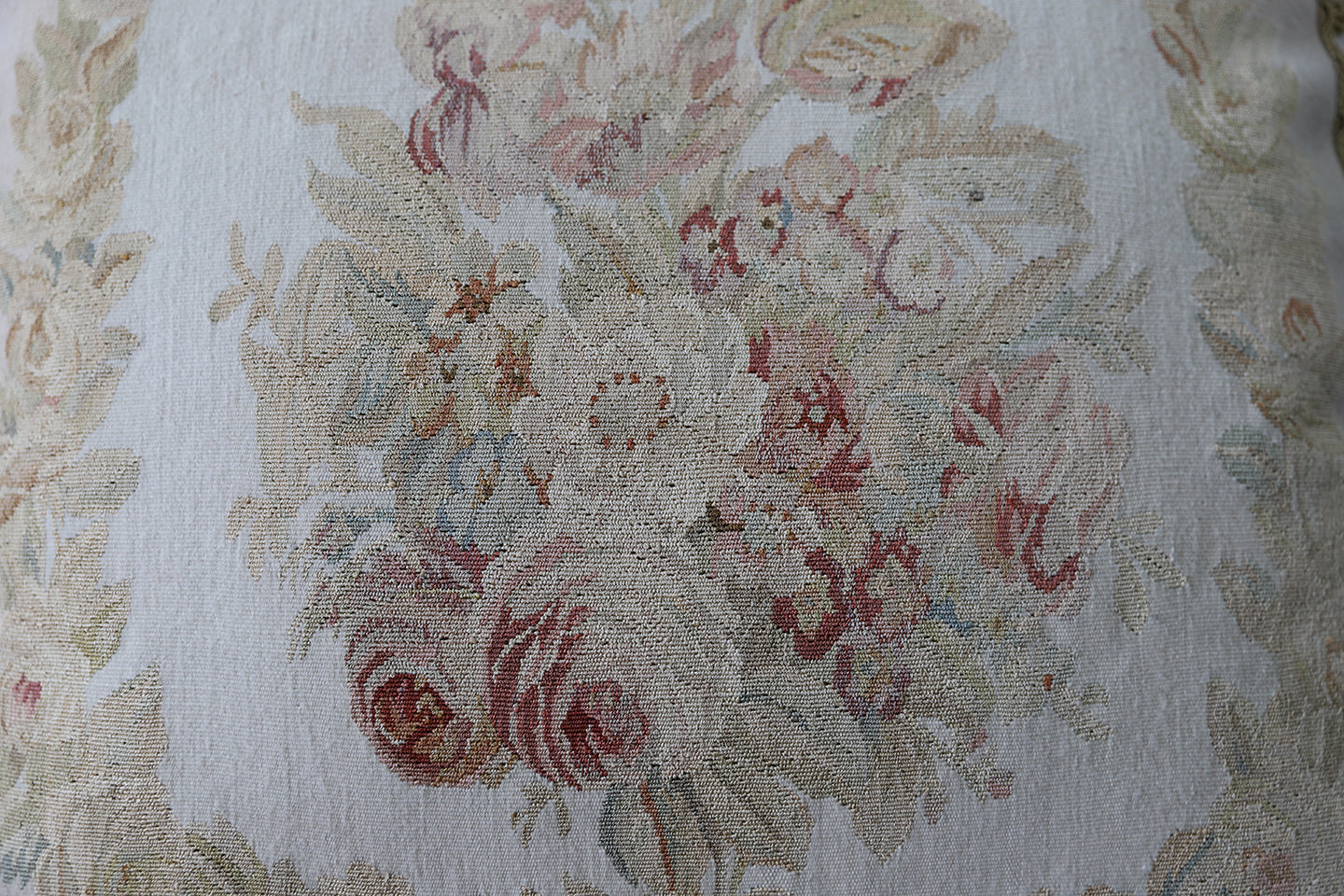 23"x23" Ivory and Gold Floral Silk Aubusson Pillow