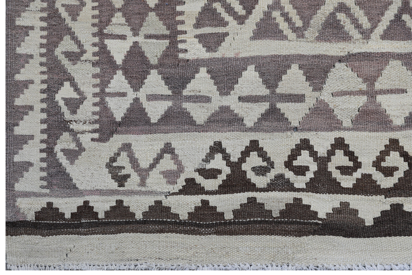 10x14 Ariana Maimana Grey Ivory Kilim