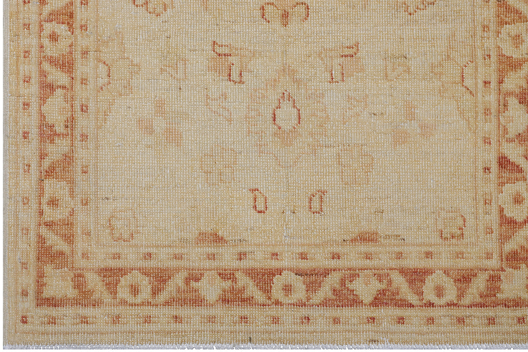 2'x4' Agra Design Floral Ariana Traditional Collection Small Rug