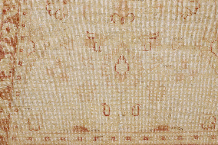 2'x4' Agra Design Floral Ariana Traditional Collection Small Rug