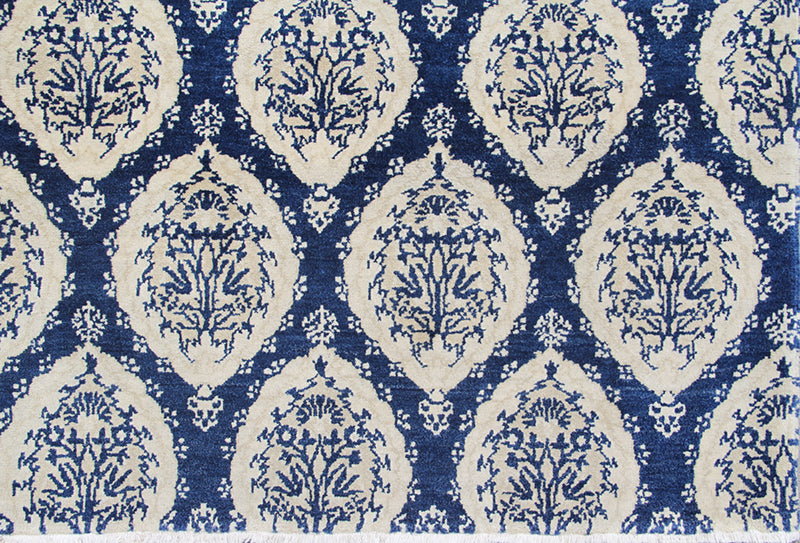 7x10 Blue and White Arabesque Design Rug
