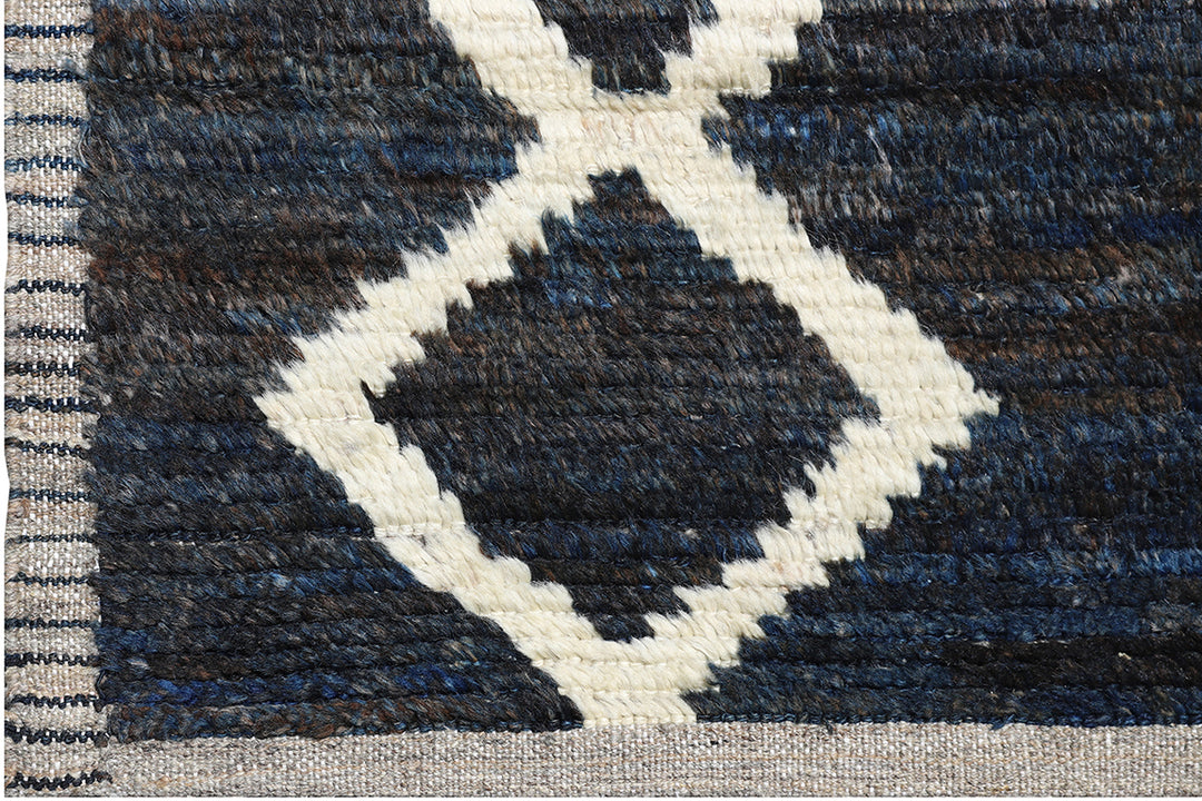 9'x12' Moroccan Shag Rug | Geometric Pattern | Navy & White Barchi Rug