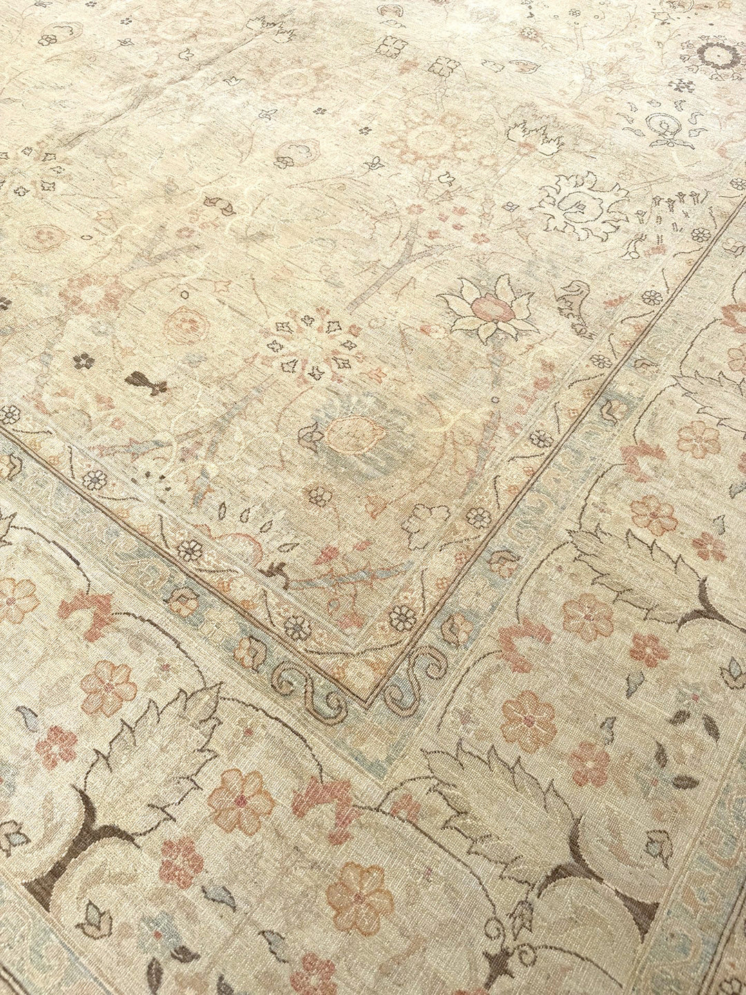10x14 Fine Wool and Silk Tabriz Design Ariana Traditional Hand Knotted Rug 9ft 9in x 14ft 2in