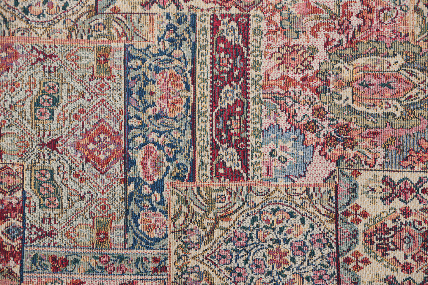 5'x9' Machine Made Jacquard Persian Design Textile