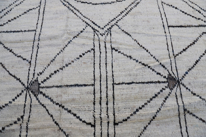 8'x10' Ivory and Black Ariana Barchi Shaggy Moroccan Style Rug