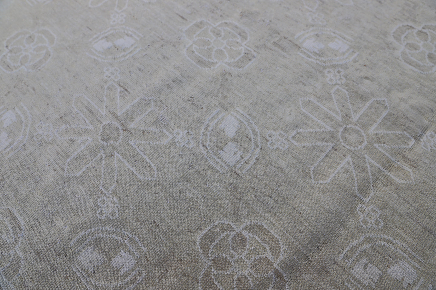 8'x10' Soft Washed-out Pale Cotton Wool Ariana Transitional Rug