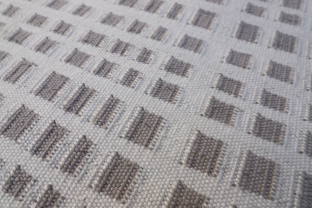 5'x7' White and Move Grid Design Fine Handwoven Ariana Outdoor Kilim