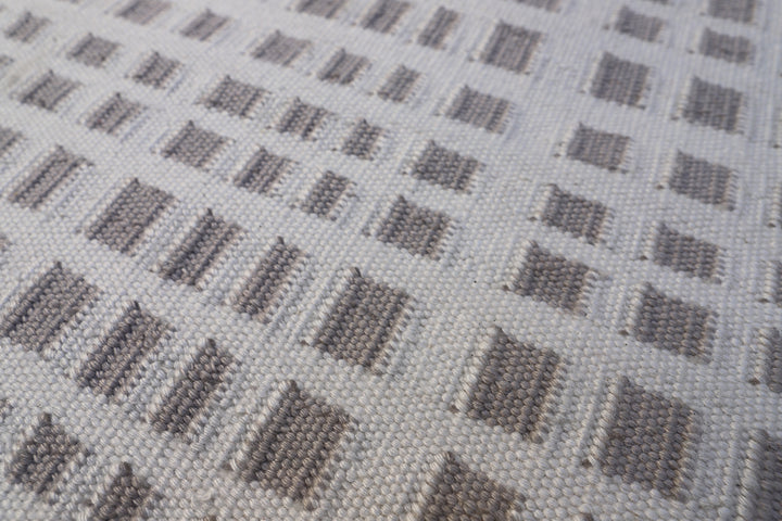 5'x7' White and Move Grid Design Fine Handwoven Ariana Outdoor Kilim