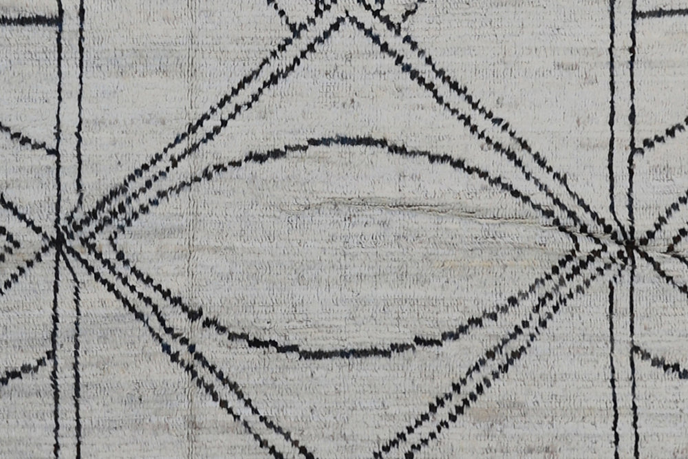 8'x10' Ariana Barchi Shaggy Moroccan Style Rug | Ivory & Black 