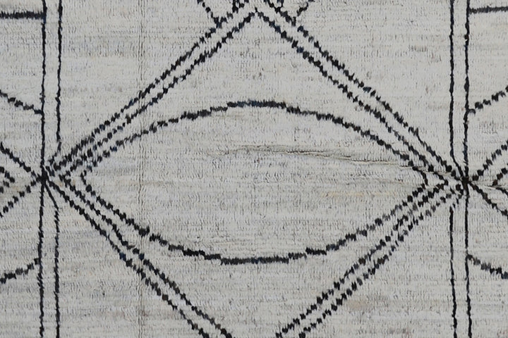 8'x10' Ariana Barchi Shaggy Moroccan Style Rug | Ivory & Black 