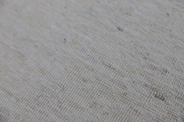 8'x10' Ariana Traditional Solid Off-White Rug | Soft, Subtle & Elegant