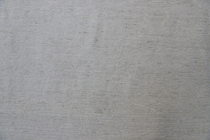 8'x10' Ariana Traditional Solid Off-White Rug | Soft, Subtle & Elegant