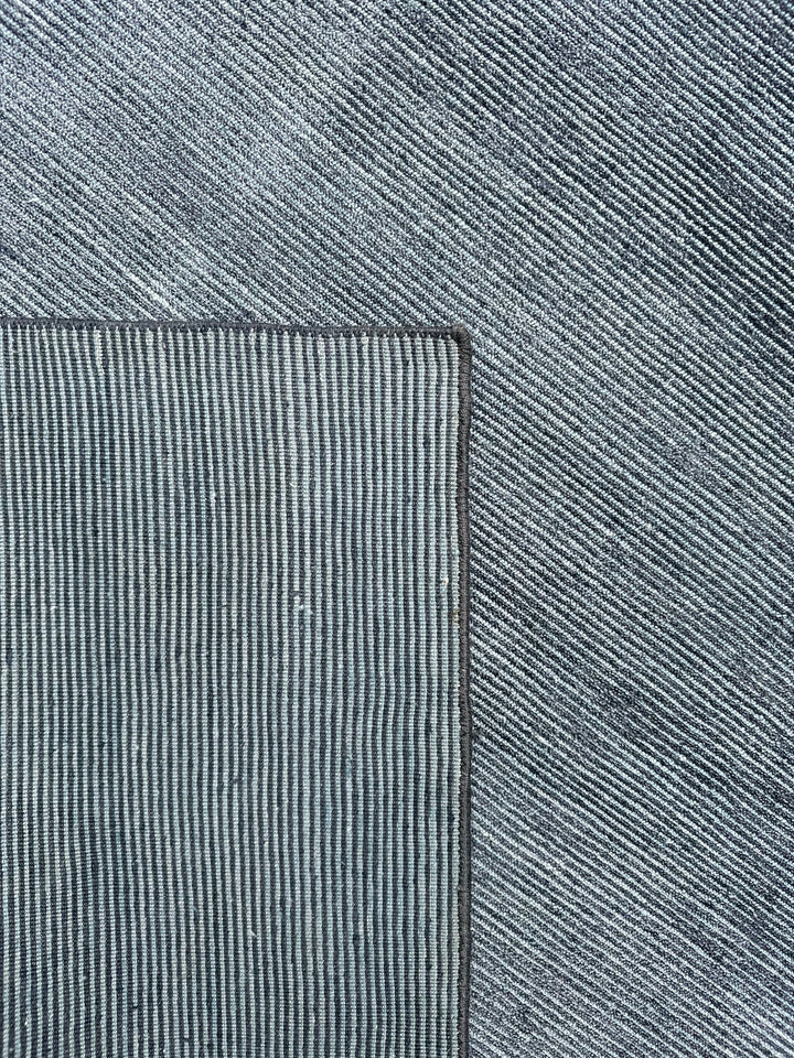 10'x14' Fine Grey Cut and Loop Viscos Ariana Modern Navy Rug