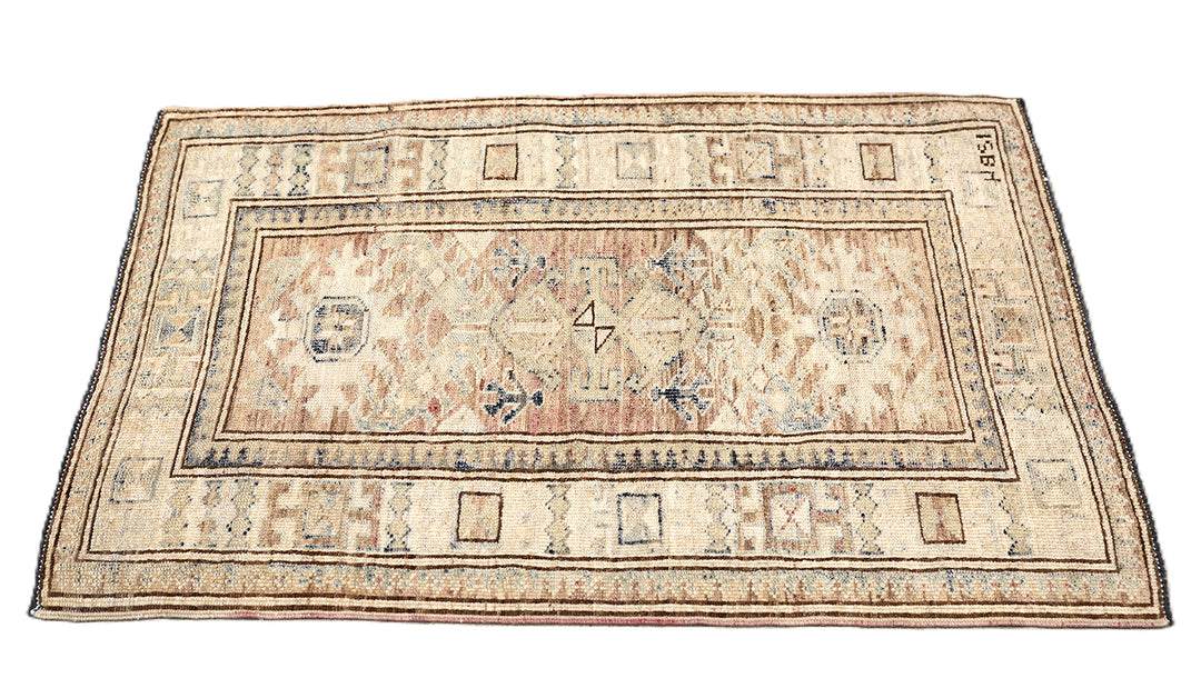 Hand-spun wool 2'2"x3'1" Ariana Hazara pink and ivory geometric entry rug
