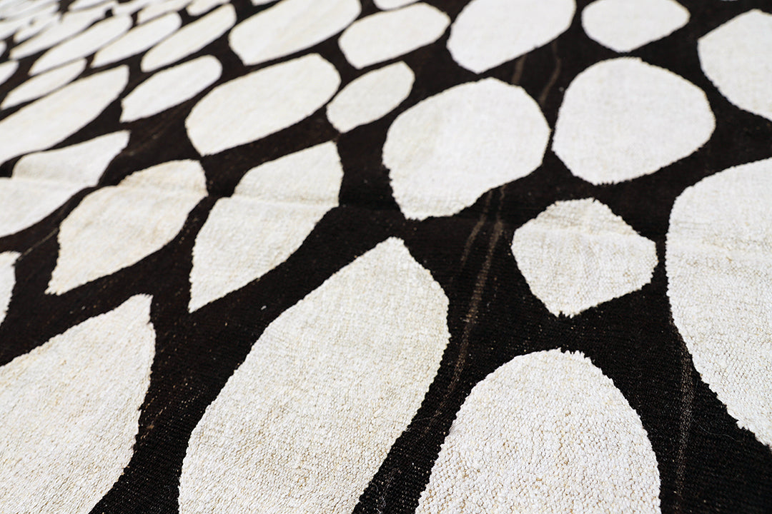 Ariana Rugs – Minimalist Black and White Turkish Kilim (8x10)