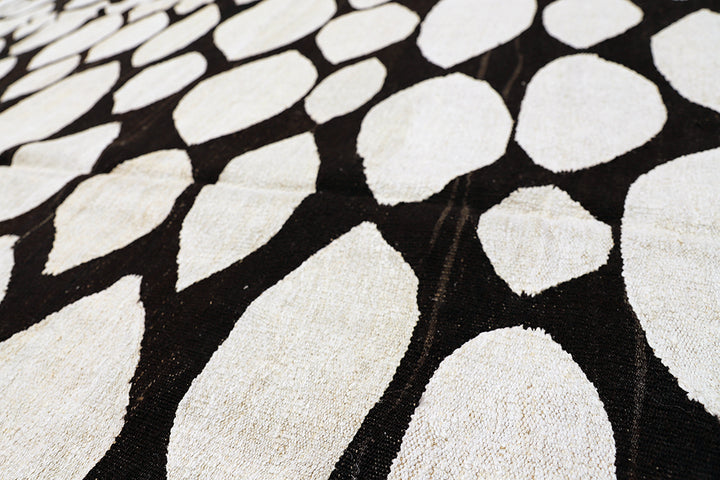 Ariana Rugs – Minimalist Black and White Turkish Kilim (8x10)