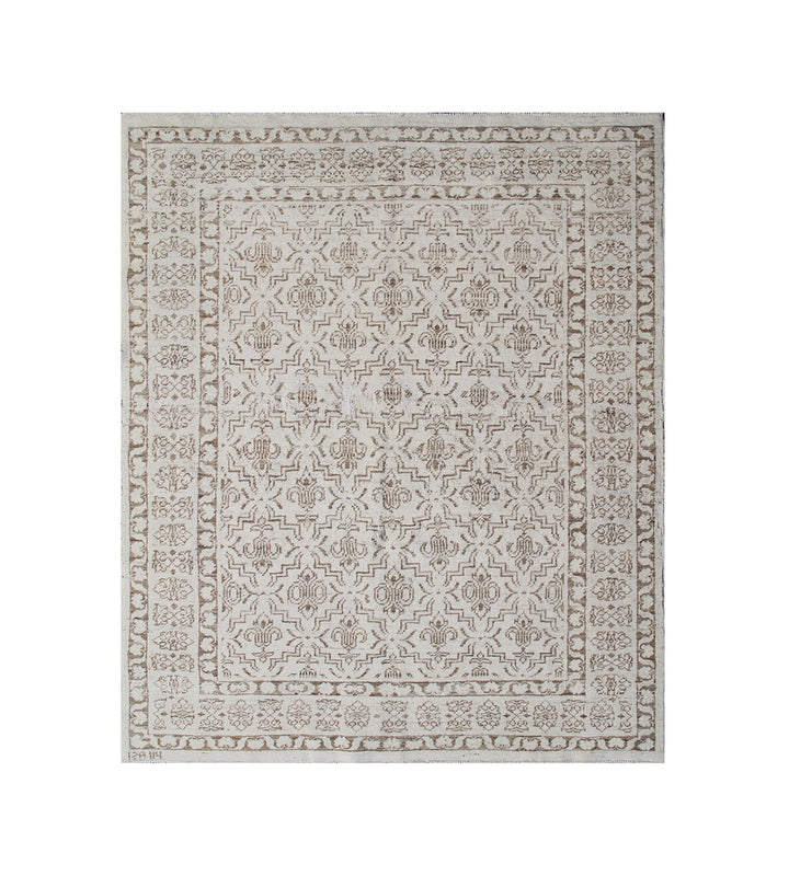 Ariana Samarkand collection 5'x4' hand-knotted wool area rug in beige and brown featuring a geometric design