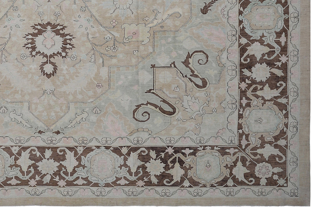 Fine Transitional Heriz Medallion Design Rug, Serapi Style Geometric Pattern, 20' x 14', Ariana Luxury Collection West Hollywood.