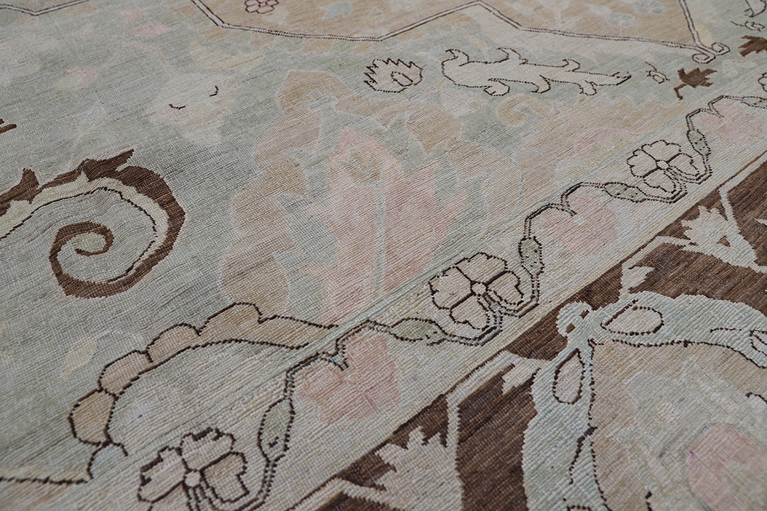 Fine Transitional Heriz Medallion Design Rug, Serapi Style Geometric Pattern, 20' x 14', Ariana Luxury Collection West Hollywood.