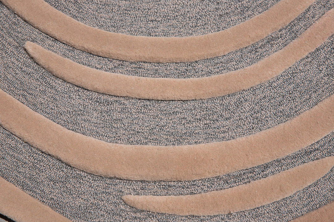 Modern hand-tufted wool and viscose rug named Flamingo, featuring an organic sculptural shape in a designer collaboration by Gulla Jónsdóttir and Ariana Rugs