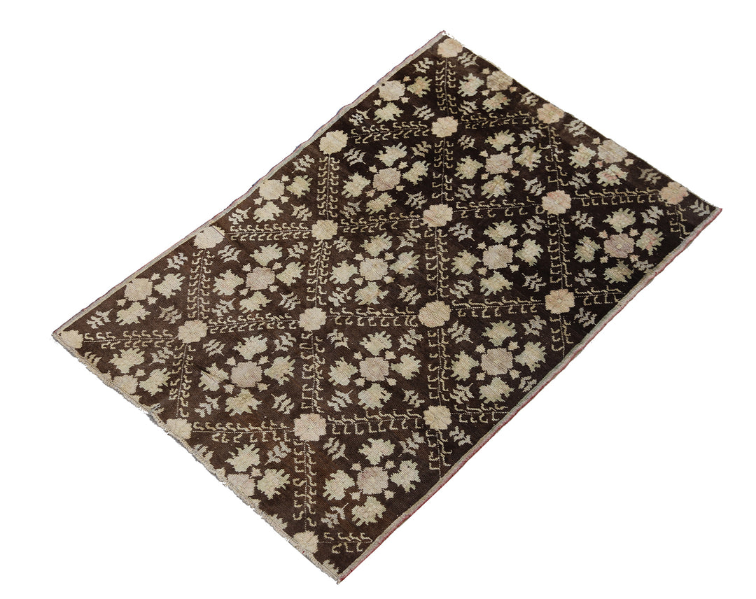 Hand-Knotted Turkish Tribal Rug 4'6" x 6'4" with Geometric Pattern
