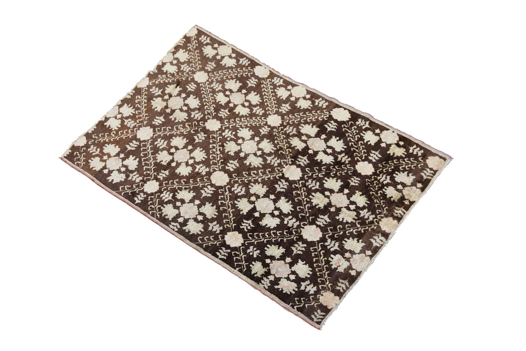 Hand-Knotted Turkish Tribal Rug 4'6" x 6'4" with Geometric Pattern