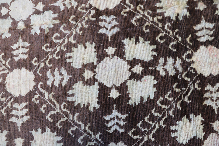 Hand-Knotted Turkish Tribal Rug 4'6" x 6'4" with Geometric Pattern