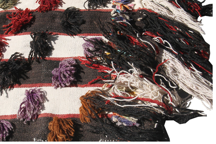 5'x9' Vintage Turkish Kilim With Tassels