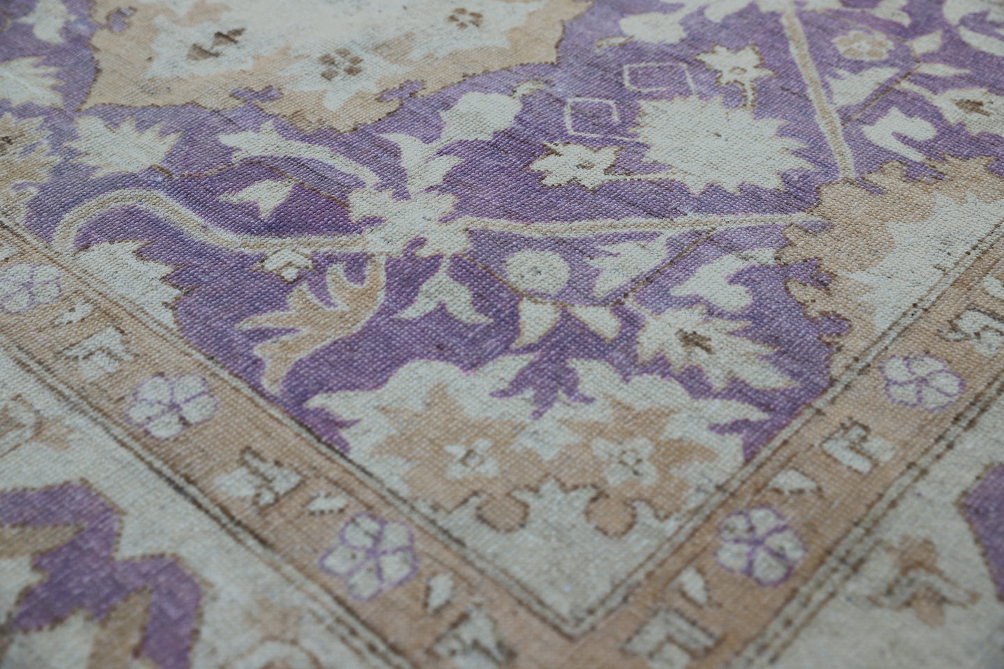 9'x12' Purple and White Agra Ariana Traditional Rug