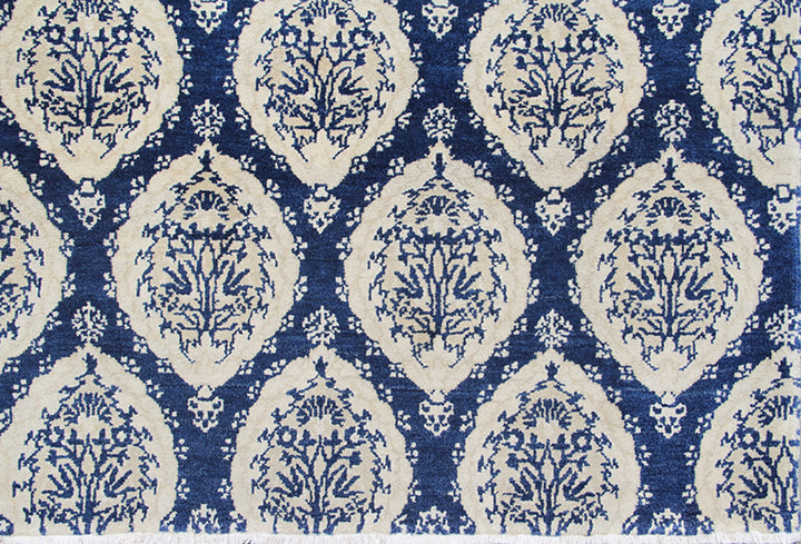 7'x10' Blue and White Arabesque Design Rug