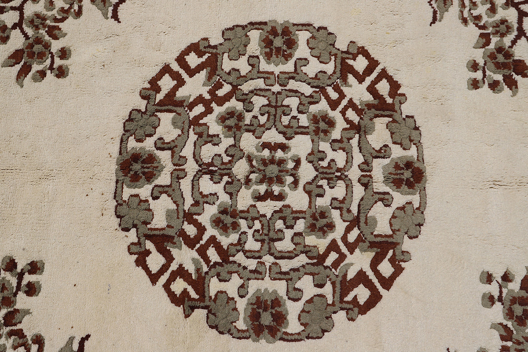 8'x11' White Wool Rug | Chinese Design