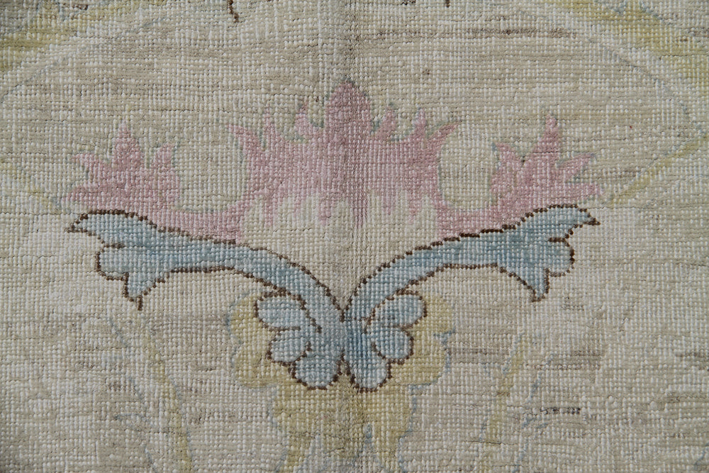 9'x6' Ariana luxury Polonaise design rug in soft pink and cream organic wool with silk highlights