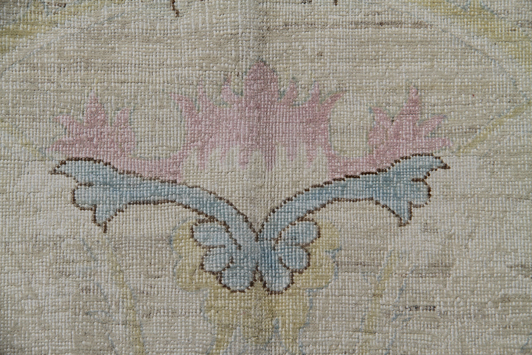 9'x6' Ariana luxury Polonaise design rug in soft pink and cream organic wool with silk highlights