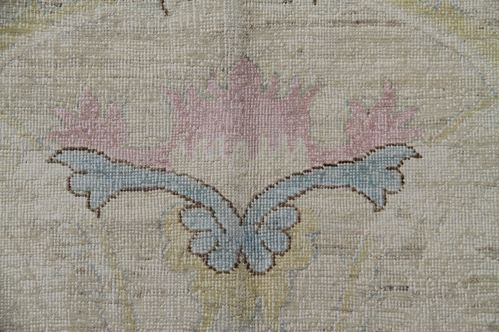 9'x6' Ariana luxury Polonaise design rug in soft pink and cream organic wool with silk highlights